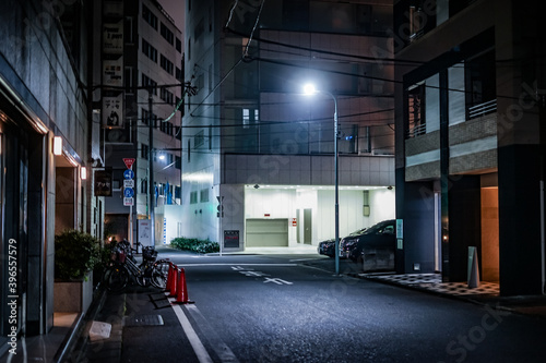 Photo 東京都中央区の路地裏夜景