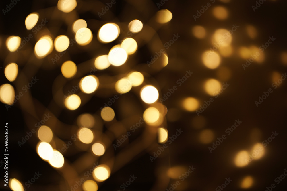Obraz premium Bokeh with golden lights on a black background
