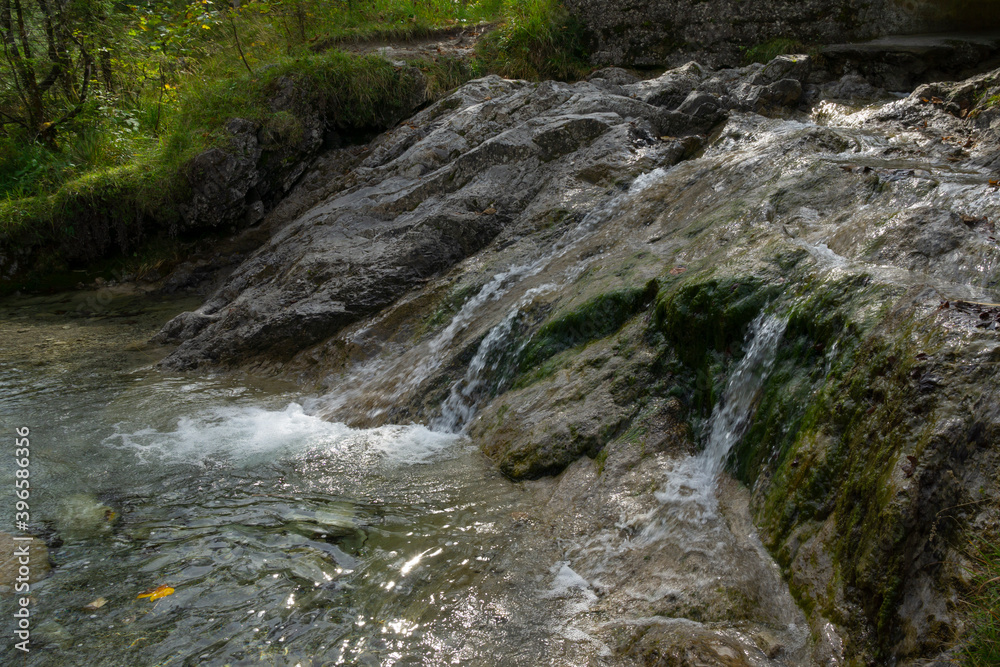 Wasserfall im Fluss Weissach, Kreuther Tal, Oberbayern, Bayern, Deutschland, Europa Wasserfall im Fluss Weissach, Kreuther Tal, Oberbayern, Bayern, Deutschland, Europa