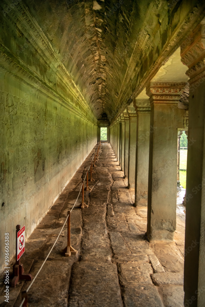 Obraz premium Angkor Wat is the largest temple in the world, it rains in the rainy season (Cambodia, 2019)