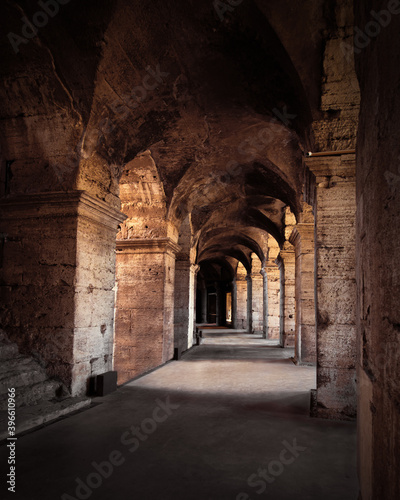 Pasillos dentro del coliseo Romano