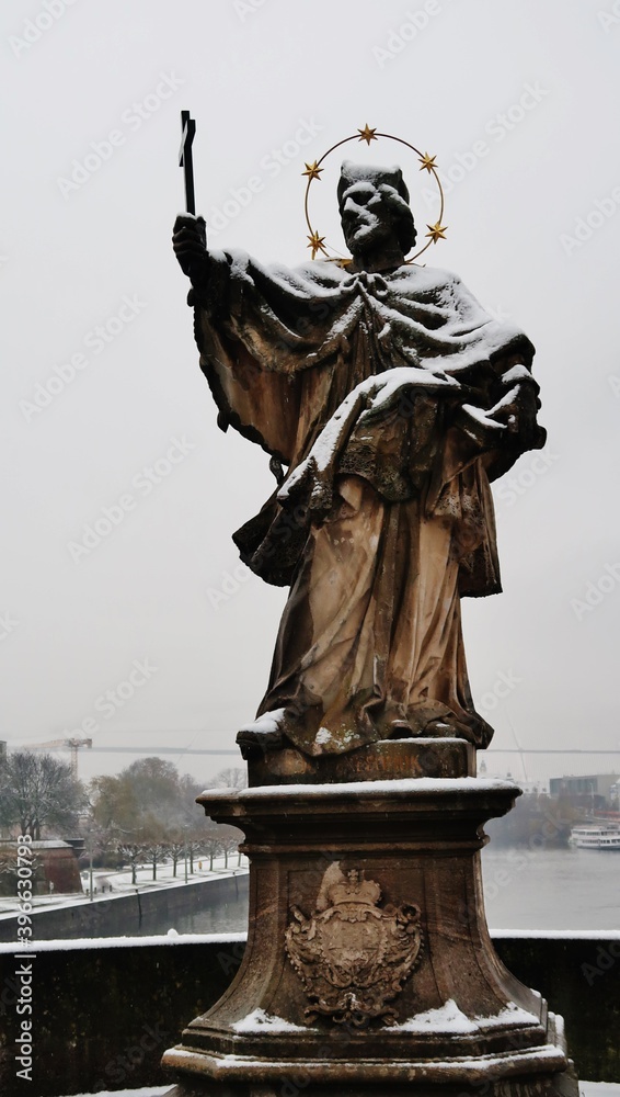 Würzburg, Sankt Nepomuk auf der Alten Mainbrücke Würzburg, Sankt Nepomuk auf der Alten Mainbrücke