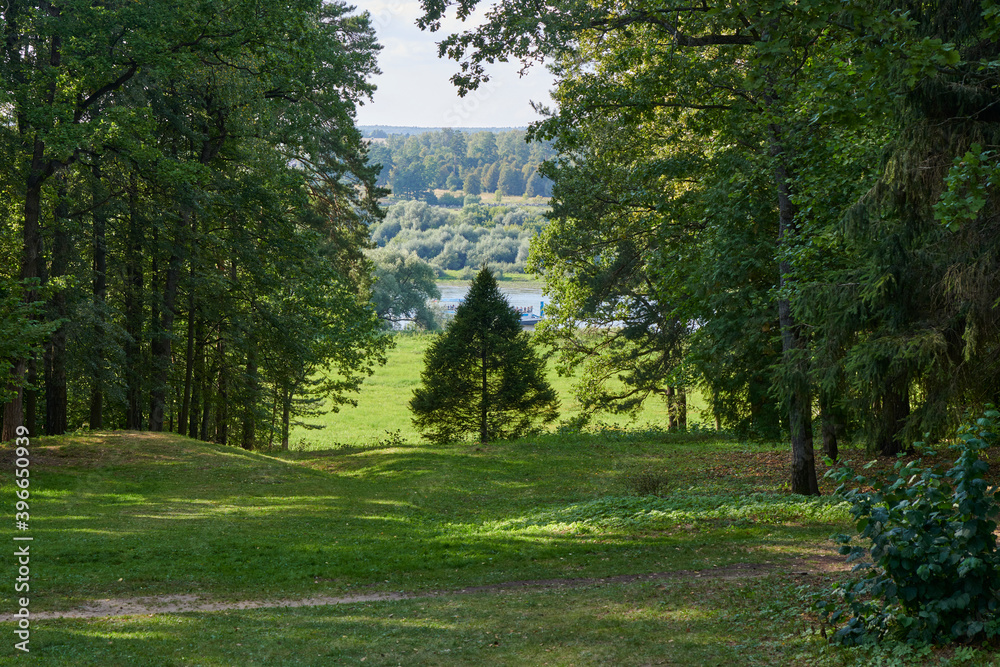 Obraz premium Russia. The town of Tarusa. Polenovo Museum-Reserve. View of the Oka River from the Big House