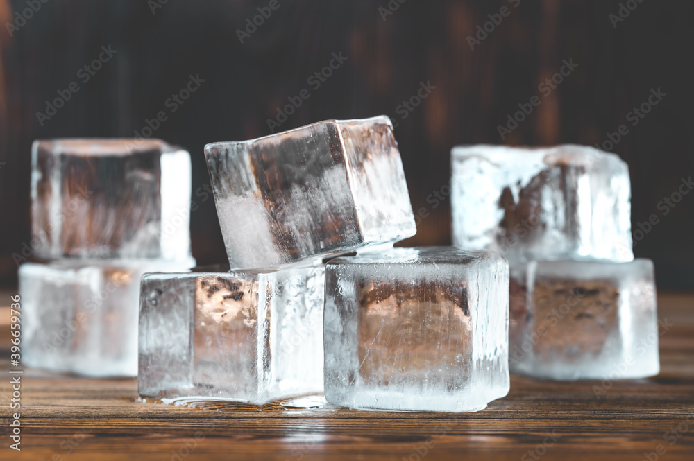 Crystal clear ice cubes Crystal clear ice cubes