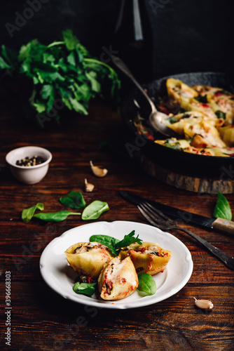 Pasta stuffed with ground beef, spinach and cheese
