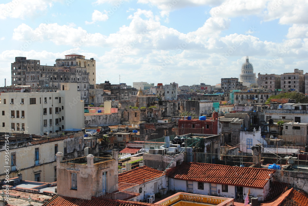 Beautiful people and wonderful architecture of Havana, Cuba