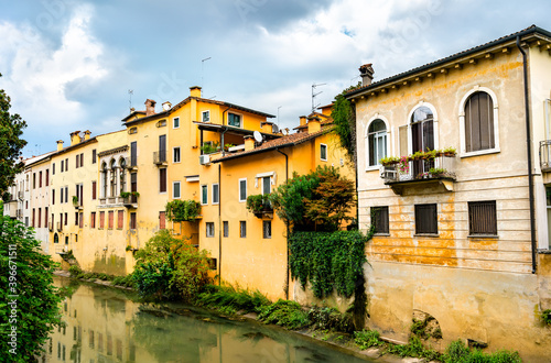 Fototapeta Naklejka Na Ścianę i Meble -  Houses in the old town of Vicenza. UNESCO world heritage in Italy