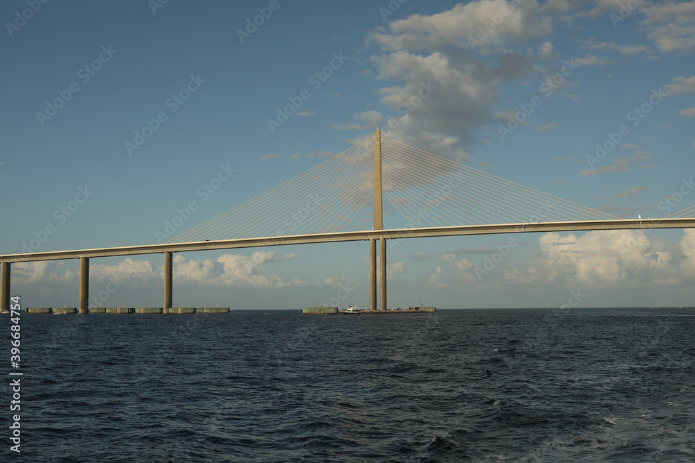 Fototapeta premium Passing under a bridge in the ocean