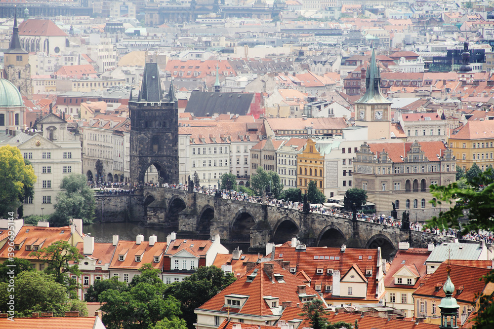 Obraz premium CZECH REPUBLIC, PRAGUE: JUNE 13 2015: view from above of Charles bridge