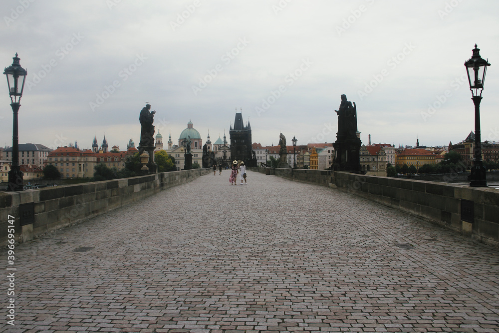Obraz premium CZECH REPUBLIC, PRAGUE: JUNE 13 2015: view of Charles bridge
