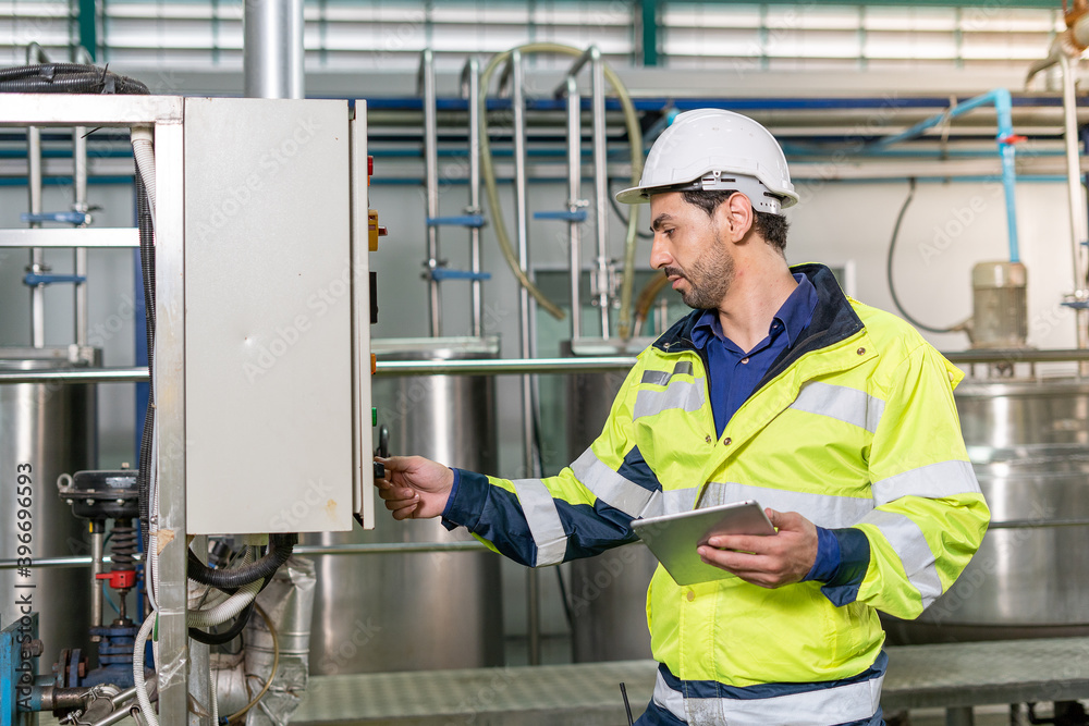 Machine engineers inspect machines and sterilizers in food factories or factory drinking water plants. Machine maintenance Machine engineers inspect machines and sterilizers in food factories or factory drinking water plants. Machine maintenance