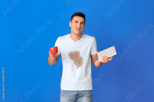 Stressed young man with cof...