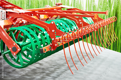 V-ring roller and rows of tines for agricultural