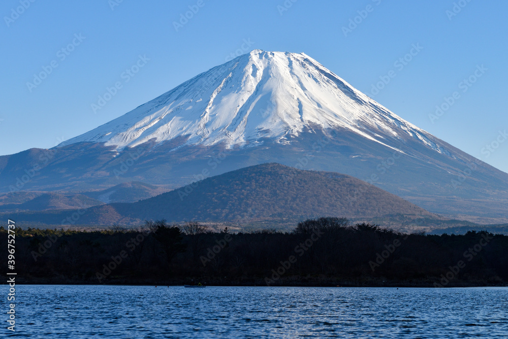 精進湖から見た富士山