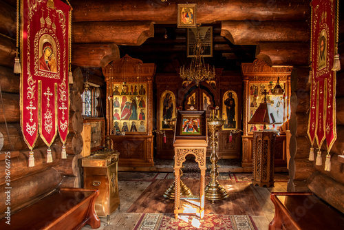 Tableau sur toile Eastern Orthodox church architecture in Bialowieski National Park