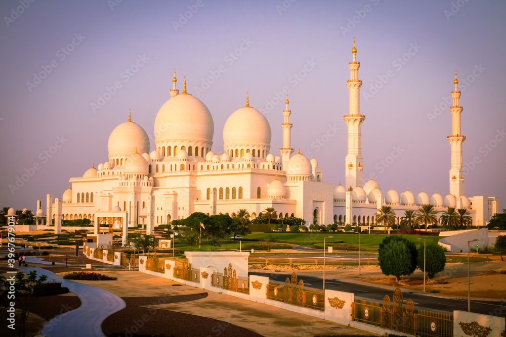 Obraz premium sheikh zayed grand mosque in abu dhabi, united arab emirates
