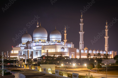 sheikh zayed grand mosque in abu dhabi, united arab emirates