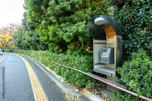 東京都新宿区霞岳町の公衆電話 photo