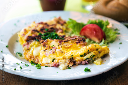 Omelet with ham, tomato and green salad