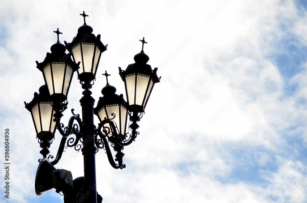 Street lamp on the background of the cloudy sky.
Уличный фонарь на фоне облачного неба. Street lamp on the background of the cloudy sky.
Уличный фонарь на фоне облачного неба.