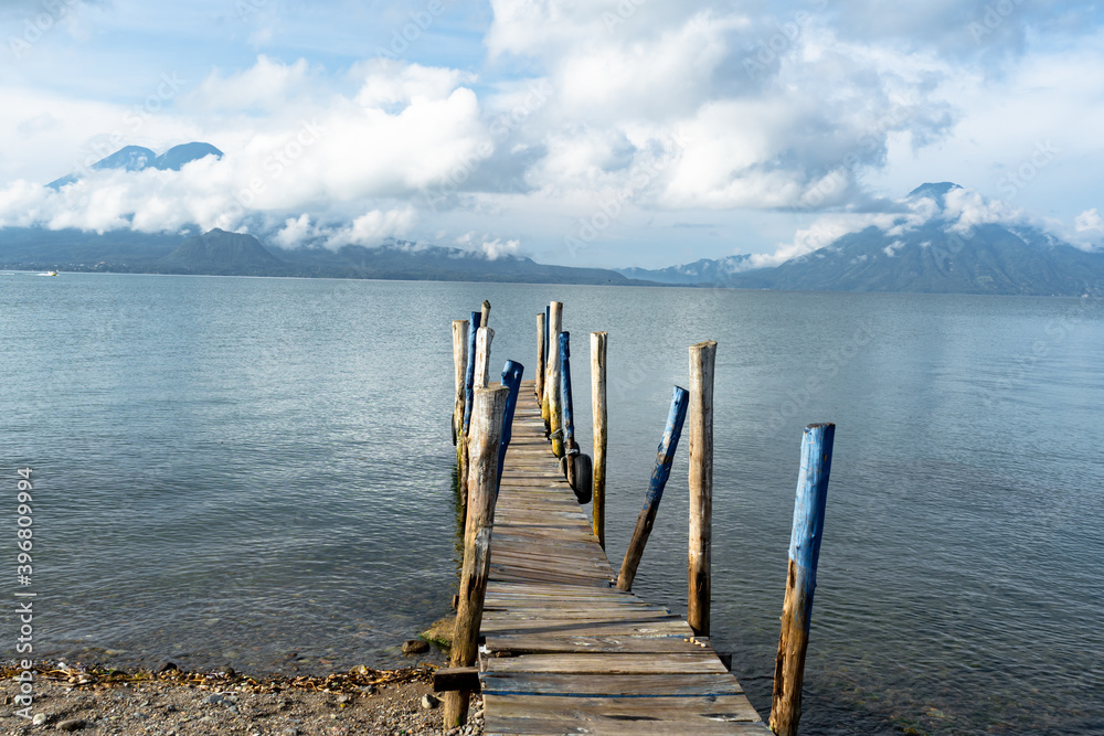 Lago Atitlán Guatemala, muelle de madera. Lago Atitlán Guatemala, muelle de madera.