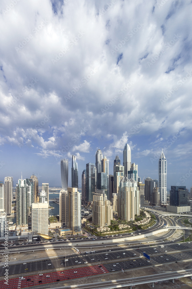 Obraz premium Modern skyscrapers and urban skyline in Dubai Marina.