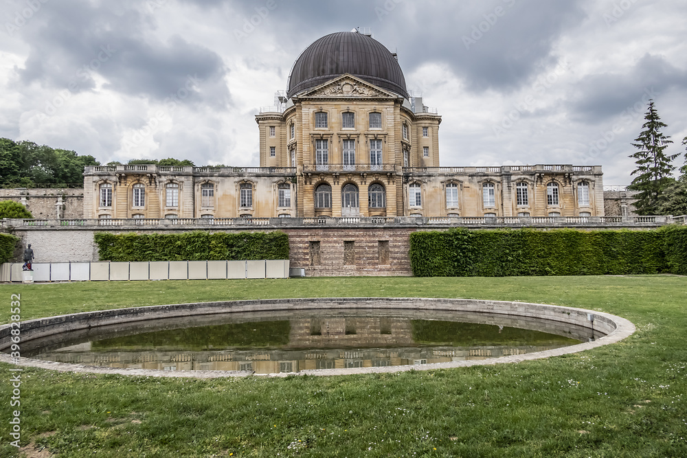 Obraz premium Picturesque Orangery (L'Orangerie de Meudon, XVII century) in Meudon. The Orangery - remain of the former old castle of Meudon. Meudon is a municipality in the southwestern suburbs of Paris, France.