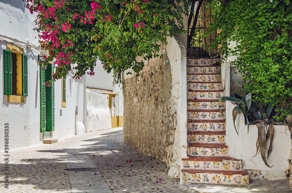 Φωτογραφία Street of the old old town of Ibiza, Spain