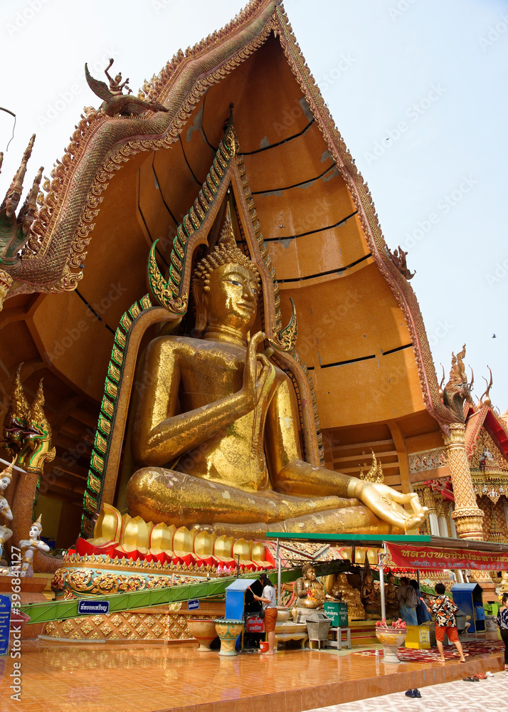 Fototapeta premium Temple of the cave of the tiger (Wat Tham Khao Noi).Golden Buddha