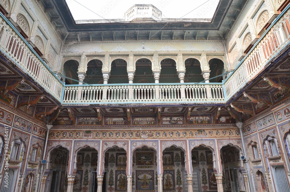 A hidden jewel offside the touristic trails: the city of Bikaner with its wonderfully painted houses