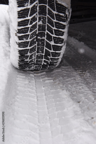 pneumatici termici da neve invernali gomme da neve strada inverno sicurezza guidare  photo