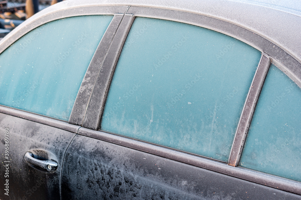 Obraz premium Side view of frozen car in winter morning.