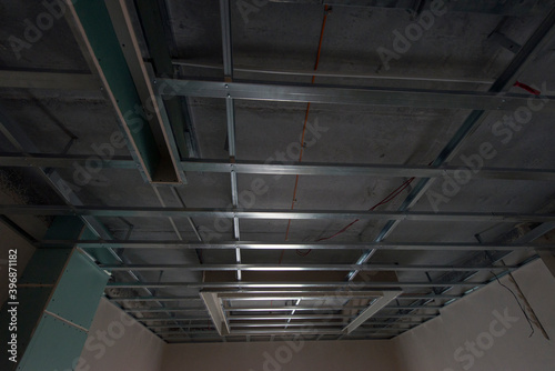 Installation of false ceilings. Construction site. Production of apartments, social housing.
