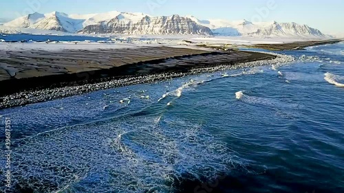 Wallpaper Mural Diamond Beach Island Eis auf schwarzem Sand Jökulsarlon Gletscher Lagune Drohne  Torontodigital.ca