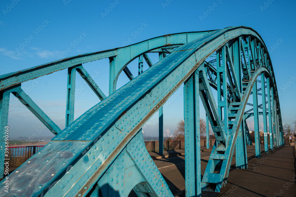 Anschlussbrücke über den Eisenbahnhafen in Duisburg Ruhrort