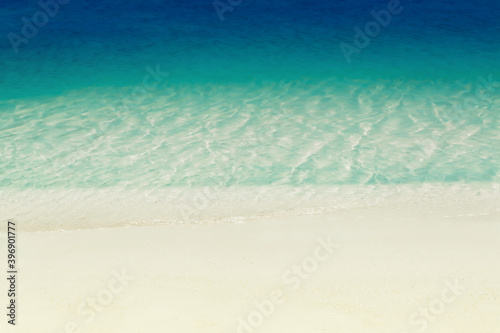 Fototapeta Naklejka Na Ścianę i Meble -  colorful  blue  sea  water  and  white   sand  summer nature background