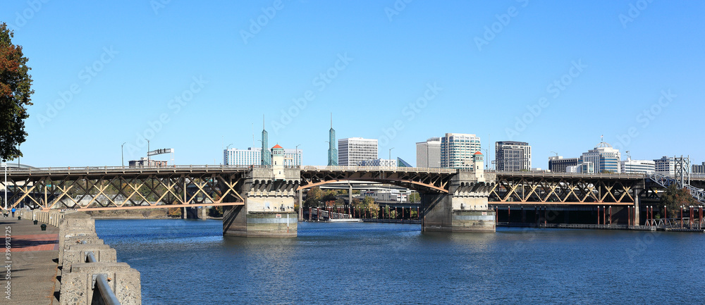 Portland, city of Bridges: Burnside Bridge