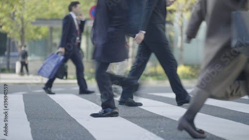 群衆・歩く人・横断歩道・東京駅