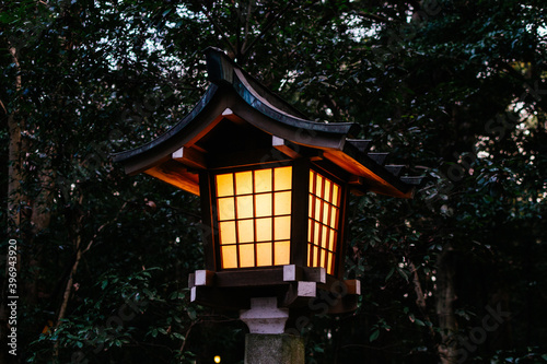 A traditional Japanese pagoda light in the street © Maria Ribó 