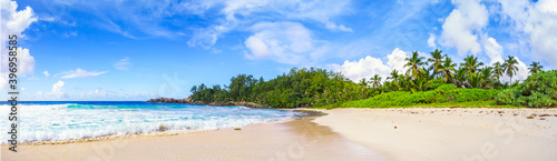 Beautiful wild lonely beach, police bay, seychelles 35 © Christian B.
