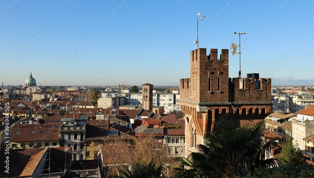 Φωτογραφία Cityscape of the city of Udine, ancient capital of Patria del Friuli, Friul Home