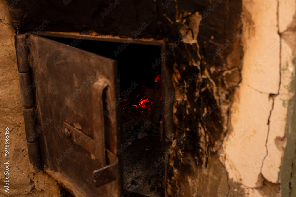 the ajar door of the Russian stove in the process of burning fuel, carbon monoxide escapes the ajar door of the Russian stove in the process of burning fuel, carbon monoxide escapes