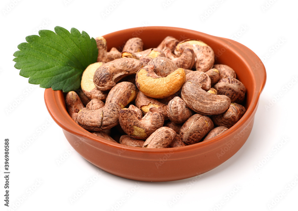 Fototapeta premium cashew nuts on white background 