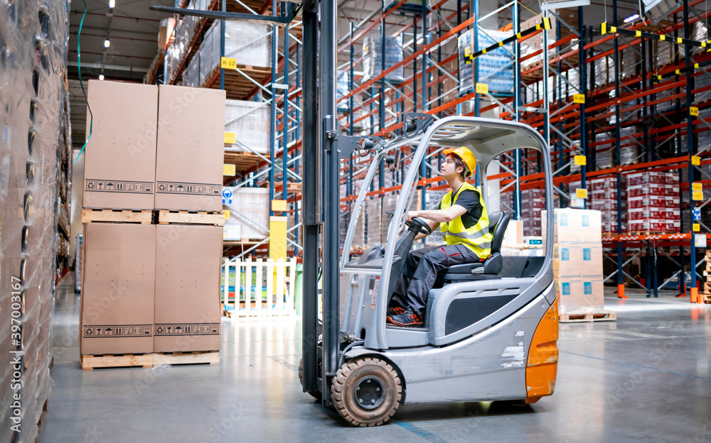 Naklejka premium Using forklift in large warehouse