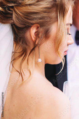 Bride decoration close-up earring
