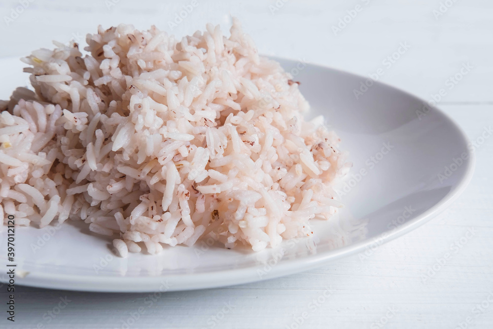 Brown rice and steamed rice on a plate Brown rice and steamed rice on a plate