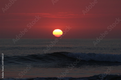 Fototapeta Naklejka Na Ścianę i Meble -  Sunset at the pacific ocean