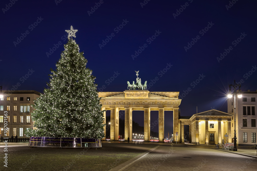 Weihnachtsbaum am Brandenburger Tor Berlin