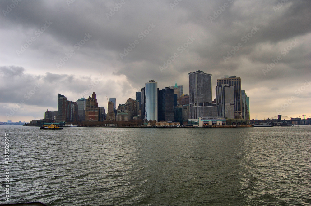 Vistas de los edificios mas emblematicos de Manhattan, en Nueva York, desde el ferry de Staten Island.