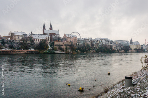 Basel, Münster, Kirche, Pfalz, Rhein, Rheinufer, Riesenrad, Rheinsprung, Martinskirche, Rheinbrücke, Grossbasel, Altstadt, Pfalz, Altstadthäuser, Winter, Schneedecke, Schweiz photo